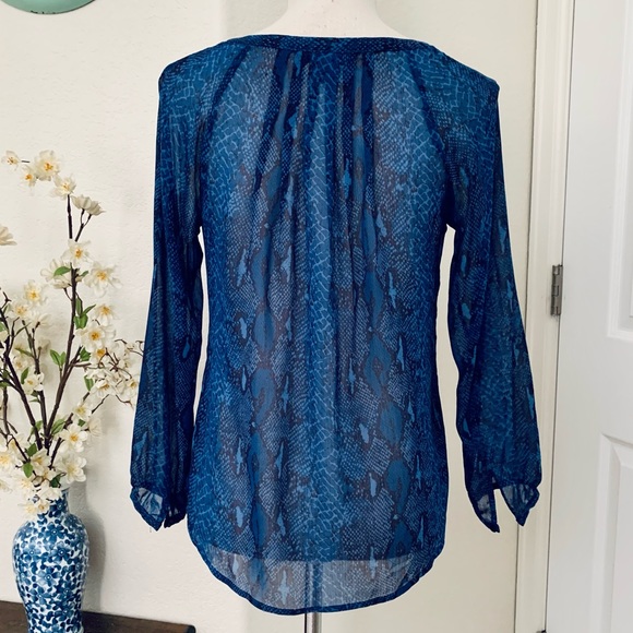 HP 🎉 BANANA REPUBLIC Python Print Blouse - Picture 8 of 12